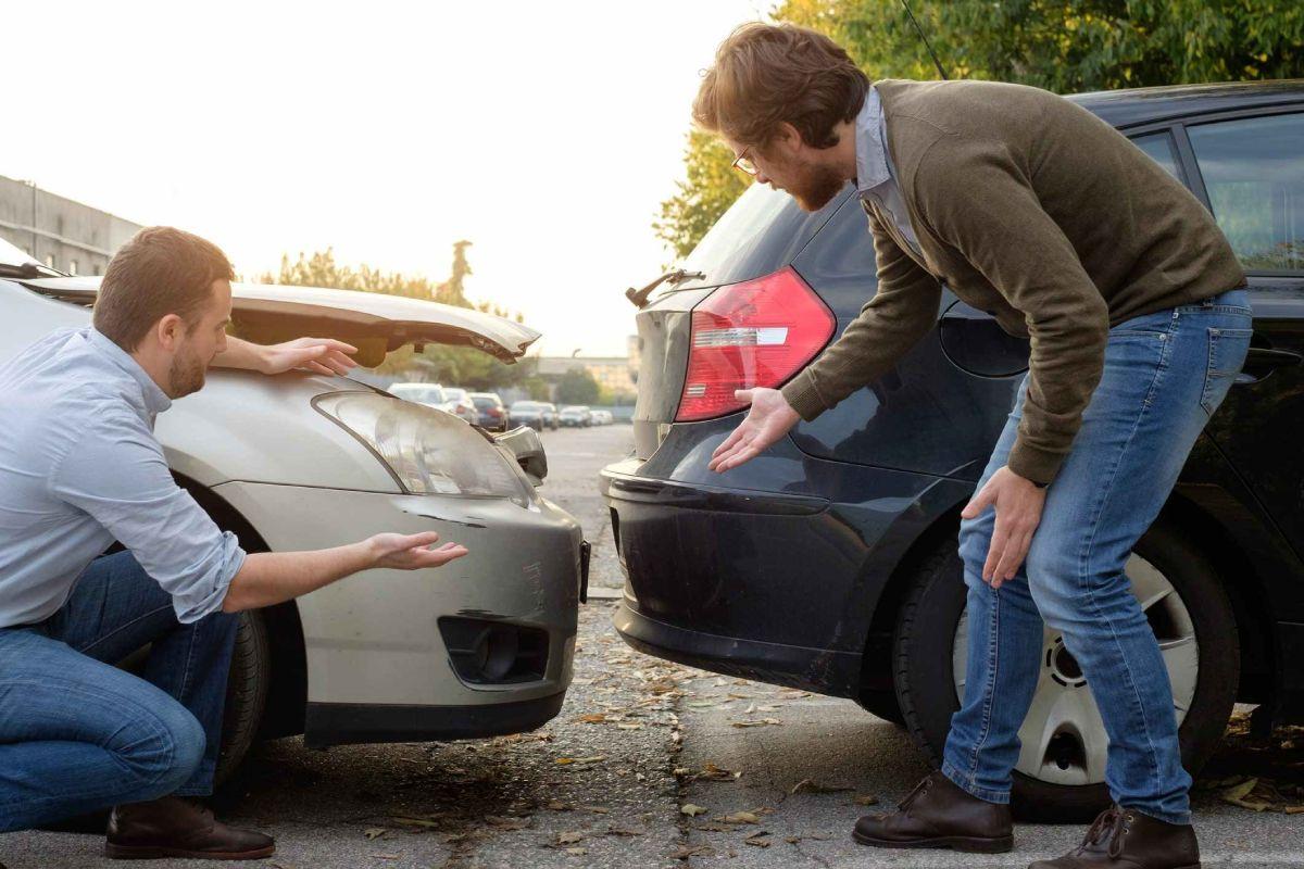 Bateram no meu carro: veja o que fazer para não ter problemas